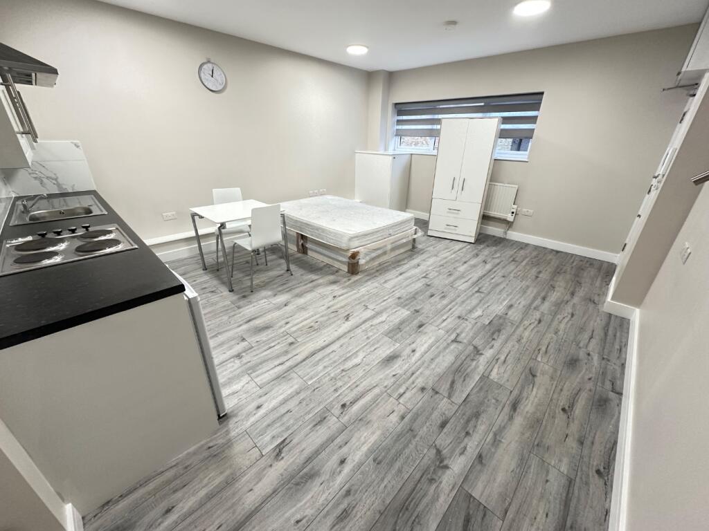 Main image of property: Marlowes, Hemel Hempstead, Hertfordshire, HP1 1BH
