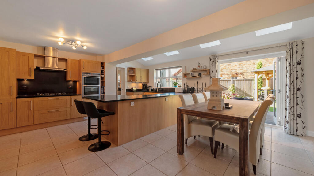 House in Wootton, Simpson Manor - View 2