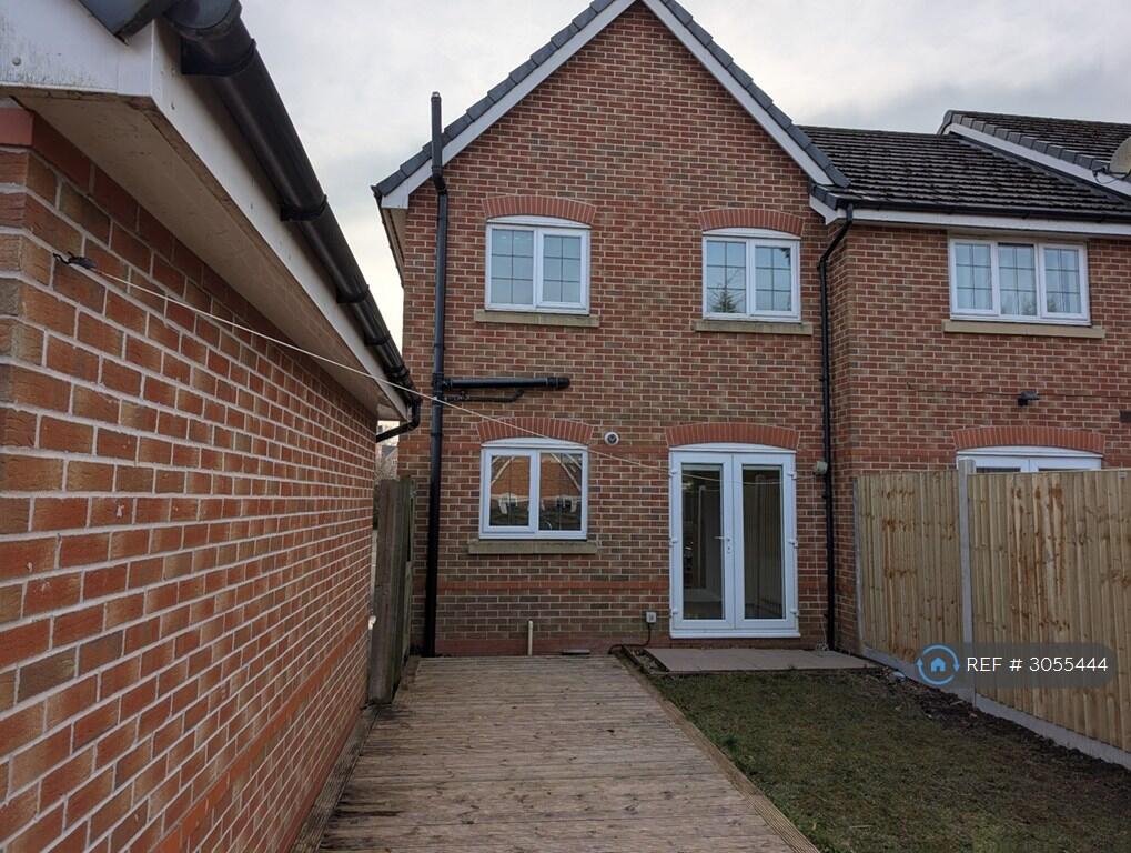 House in Stoke-on-Trent - View 4
