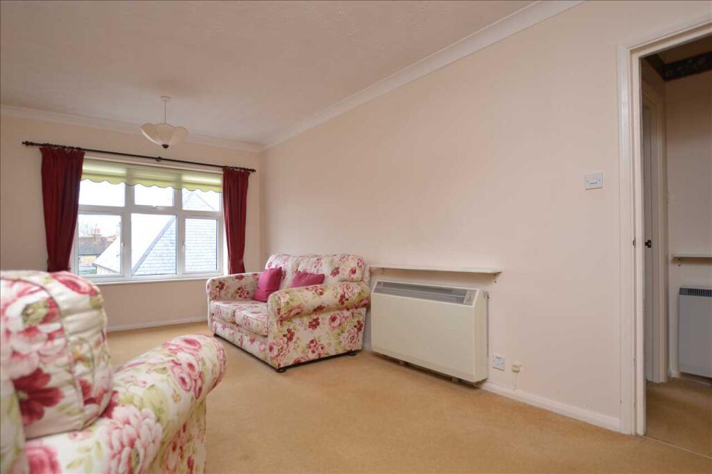Macmillan Court, CM2 photo 4