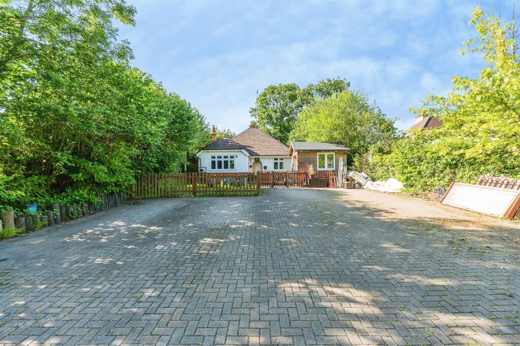 Main image of property: Jacobs Gutter Lane, Totton, Southampton