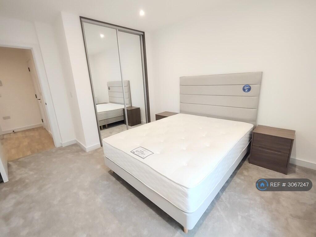 Apartment in Southall - View 2