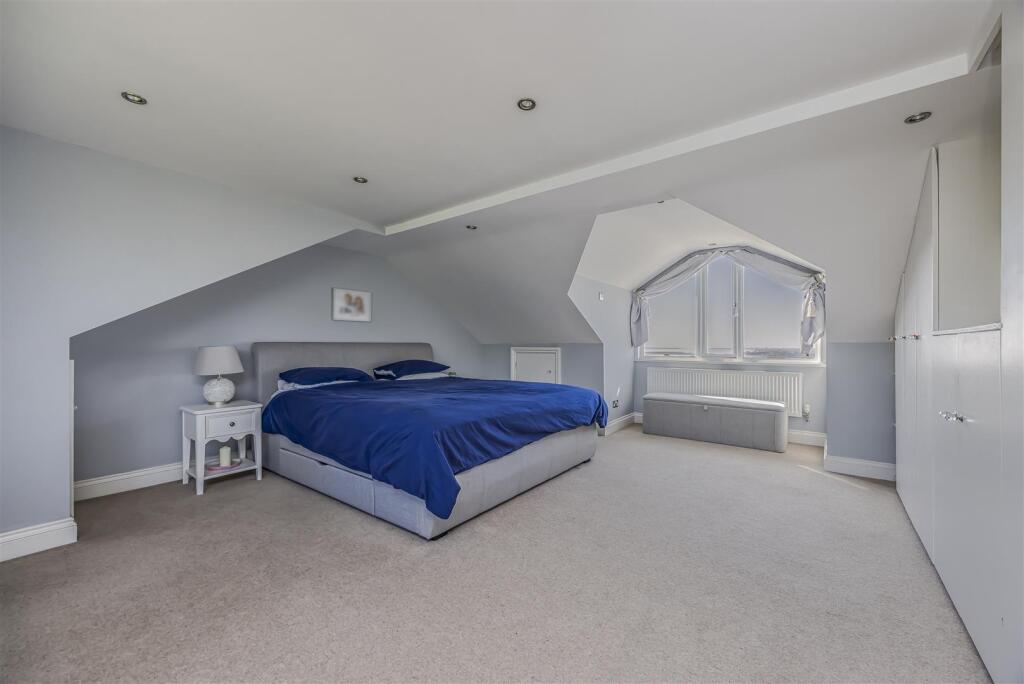 House in Portsmouth, Drayton - View 4