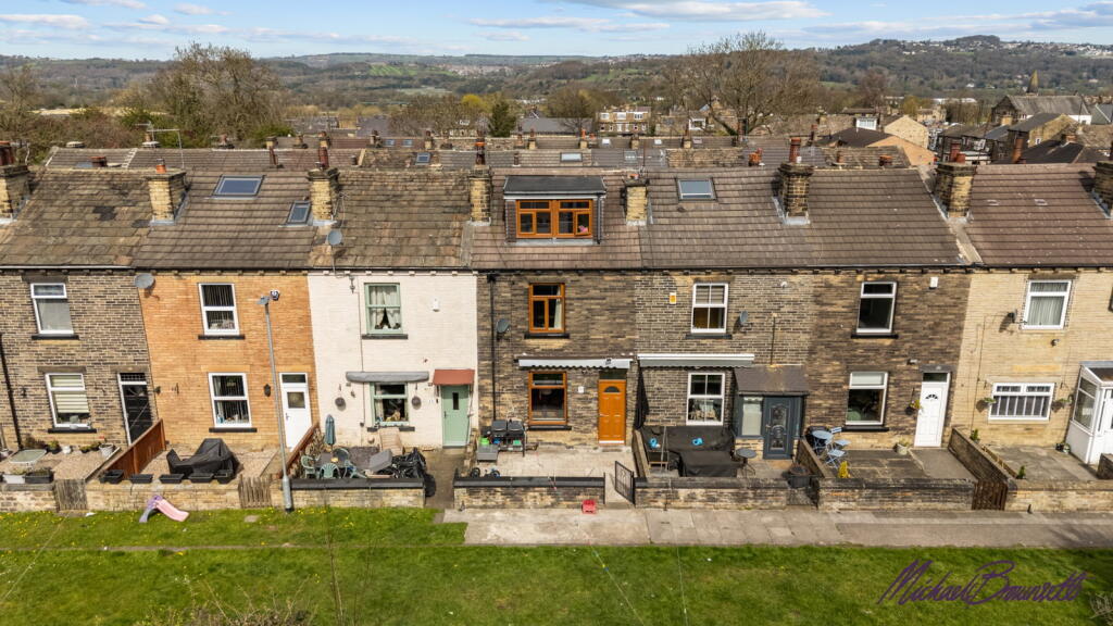 South View, Greengates, Bradford, BD10 0QX