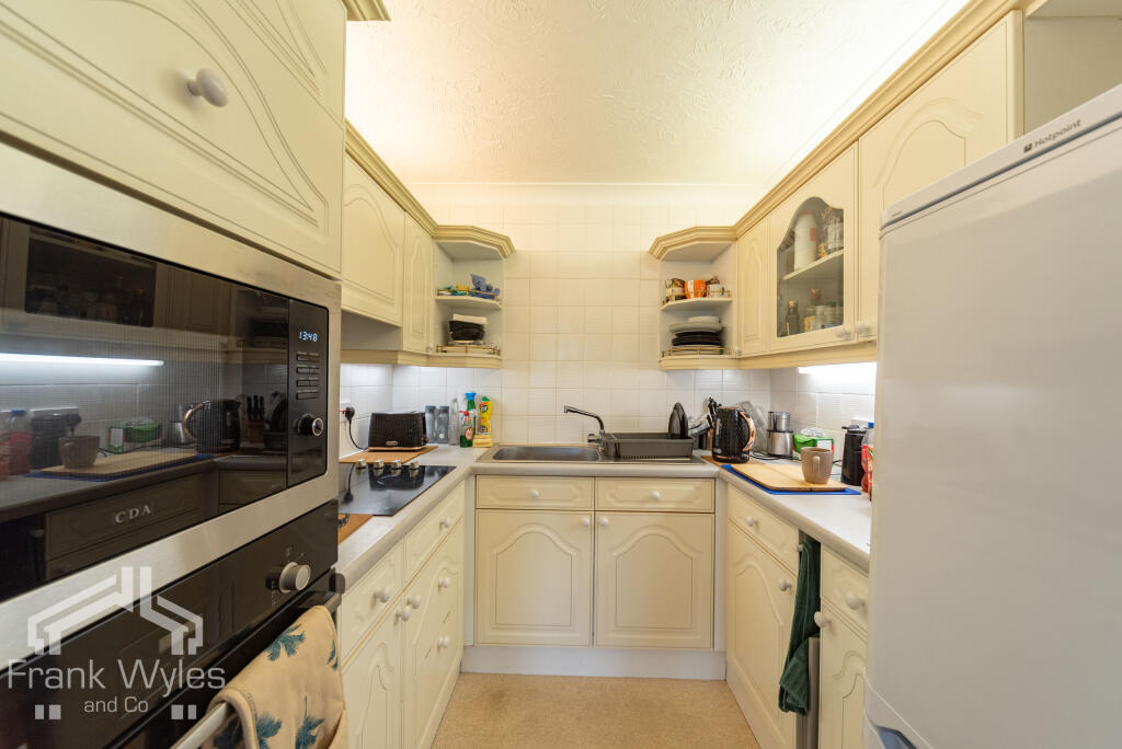 Flat 210, Ashton Garden Court, St. Andrews Road North, Lytham St. Annes, Lancashire photo 3