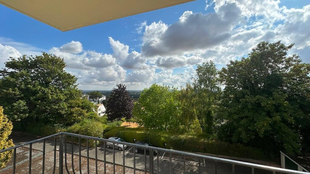 Apartment in Worcester - More