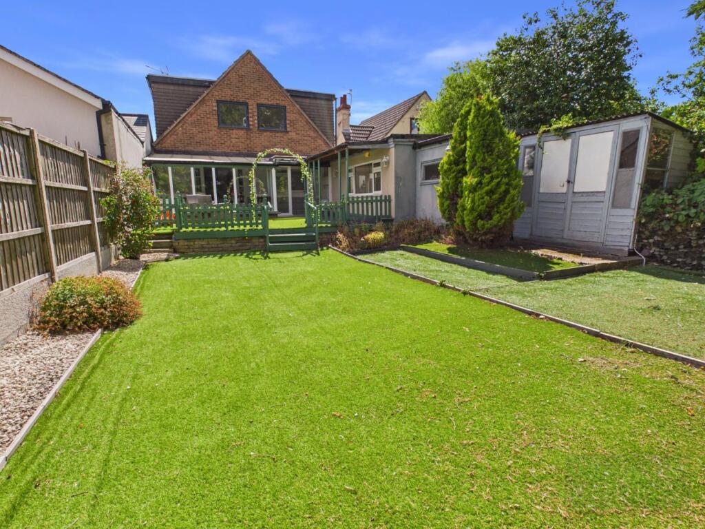 Beechfield Avenue, Birstall, Leicestershire photo 3