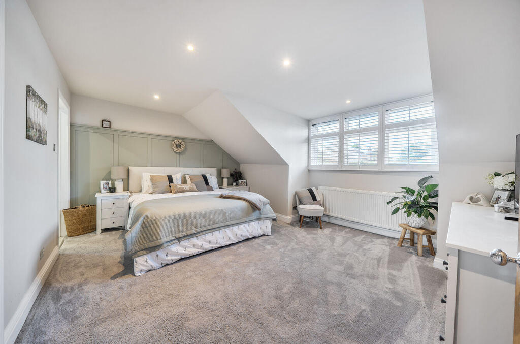 House in Sidcup, Longlands - More