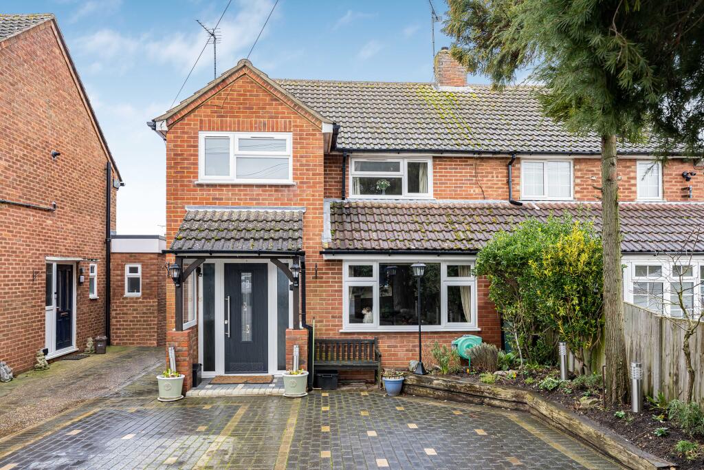 Main image of property: Elm Avenue, Caddington, LU1