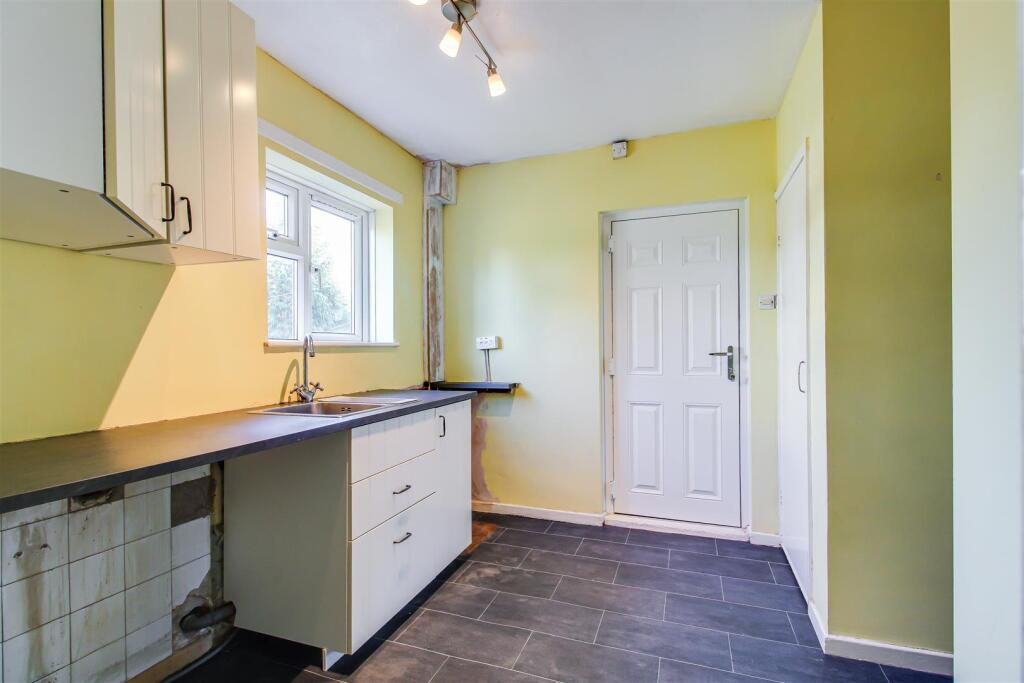 House in Wakefield, Pledwick - View 4