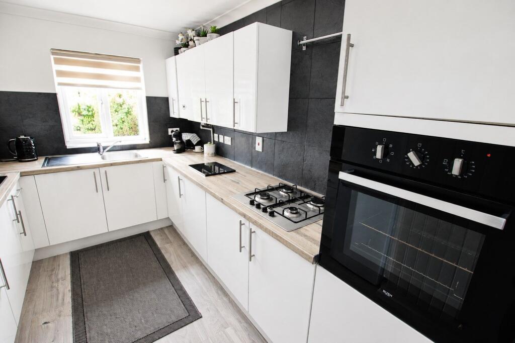 Portsmouth Road, Clacton on Sea, CO15 photo 4