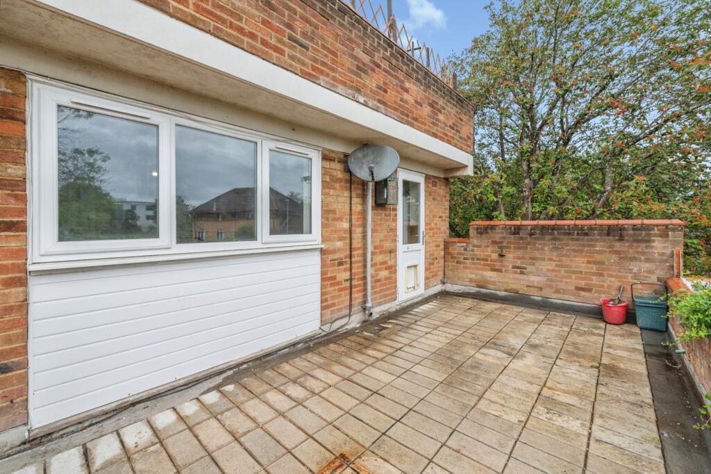 Apartment in Southend-on-Sea - More