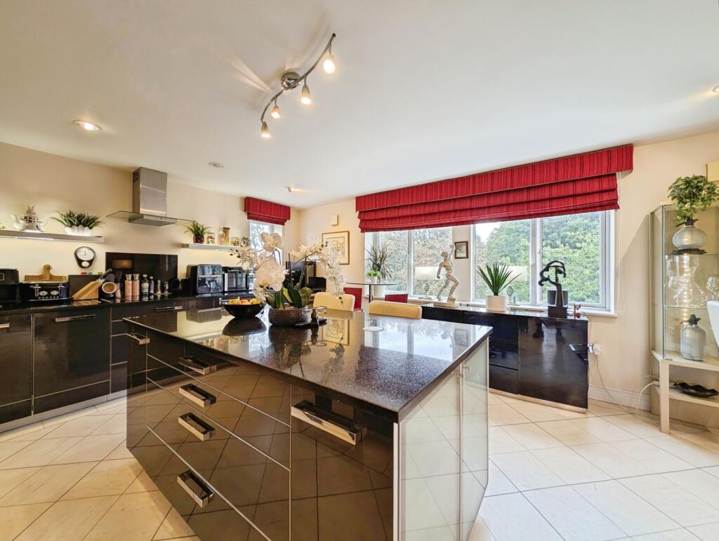 Apartment in Newcastle upon Tyne - View 5