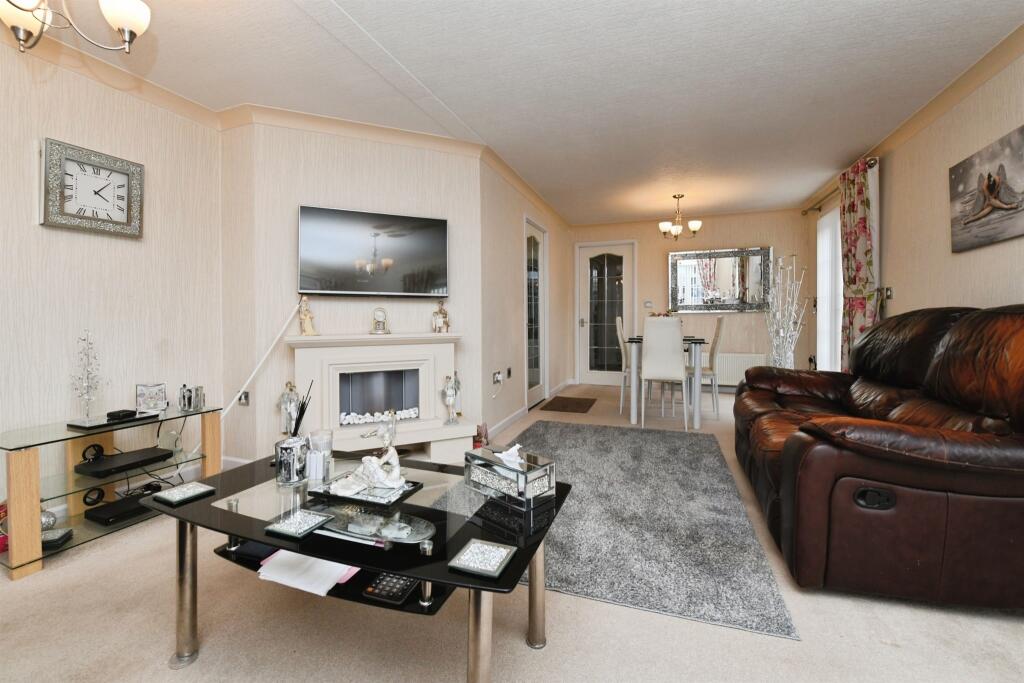 Elm Way, Battlesbridge, Wickford photo 2