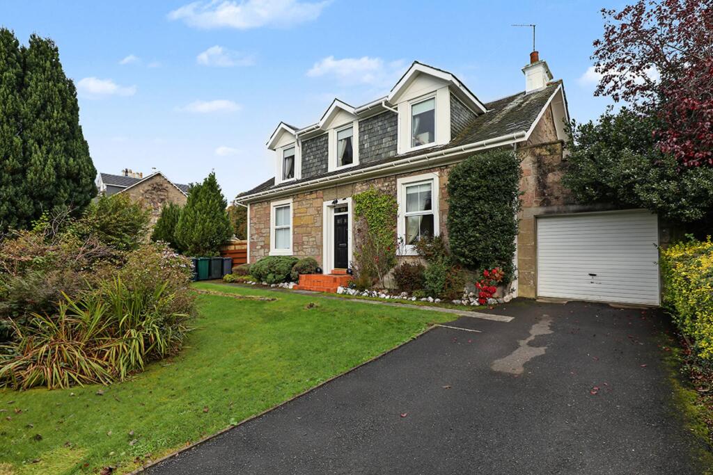 Main image of property: 98 West King Street, Helensburgh, G84 8EG