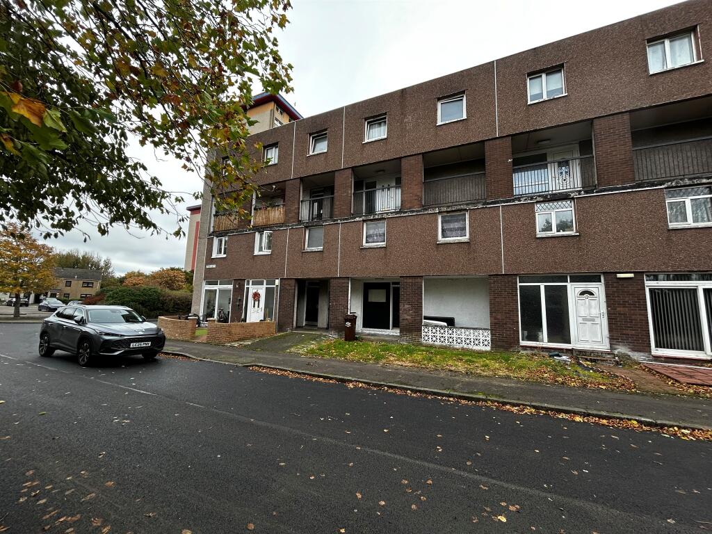 3-bed flat on Melrose Avenue, Linwood, Paisley, £40,000