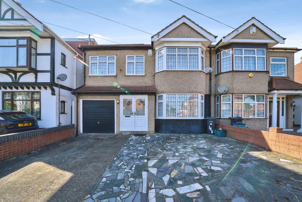 Main image of property: Longwood Gardens, ILFORD, Essex, IG5