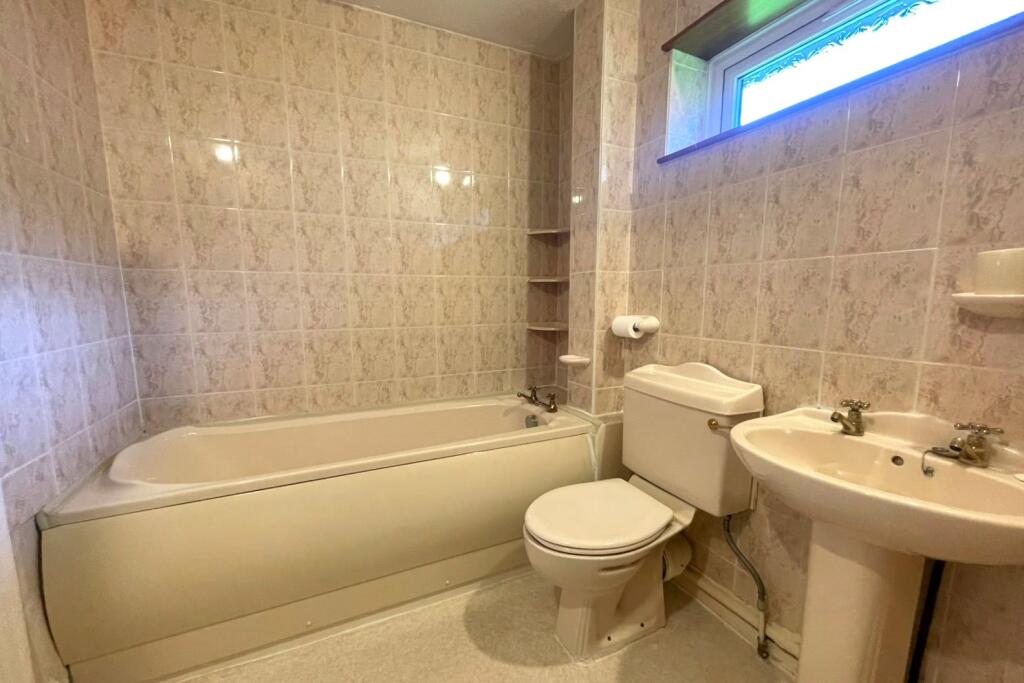 House in Guildford, Ash - View 6