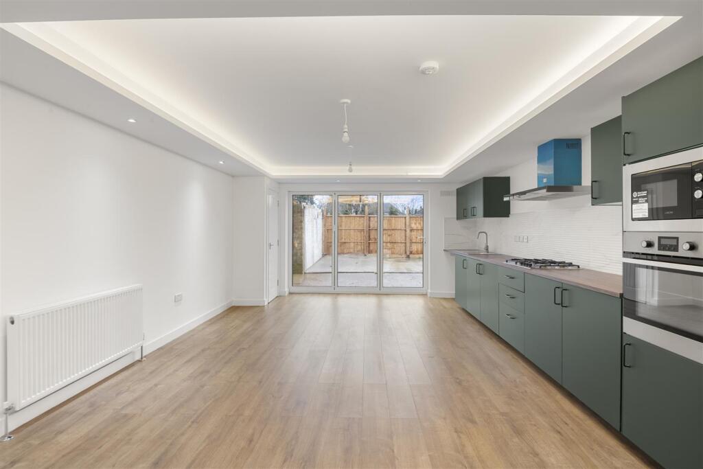 Ash Grove, Hayes photo 3