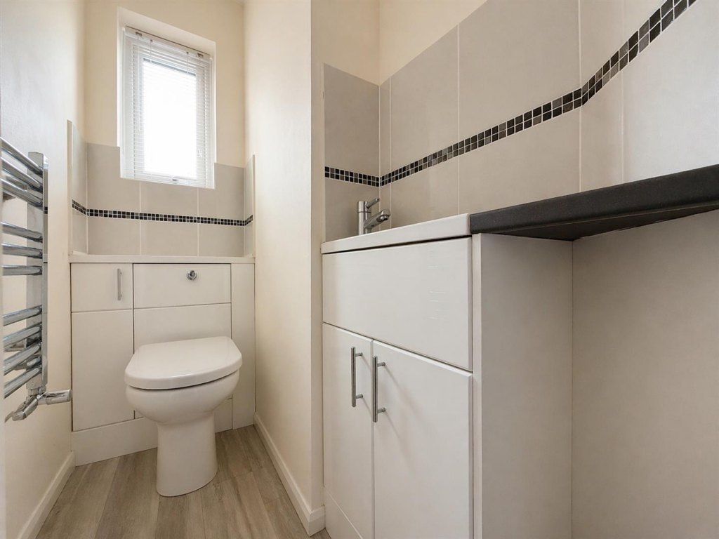 House in Oadby and Wigston, Leicestershire - More