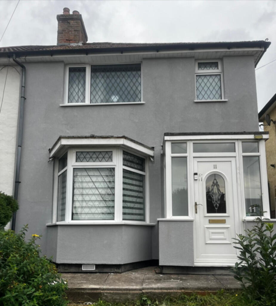 3-bed semi-detached on Sandmere Grove, Birmingham, B14 4JD, £250,000