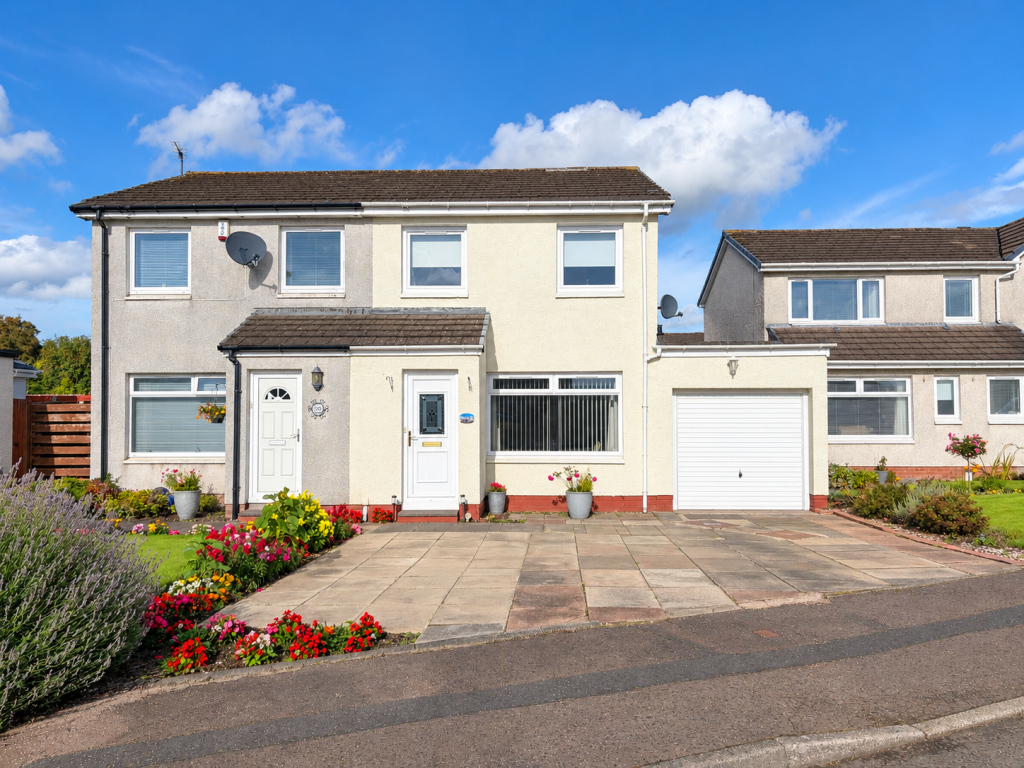 Main image of property: 28, Roxburgh Place, Stenhousemuir, Falkirk, FK5 4UE