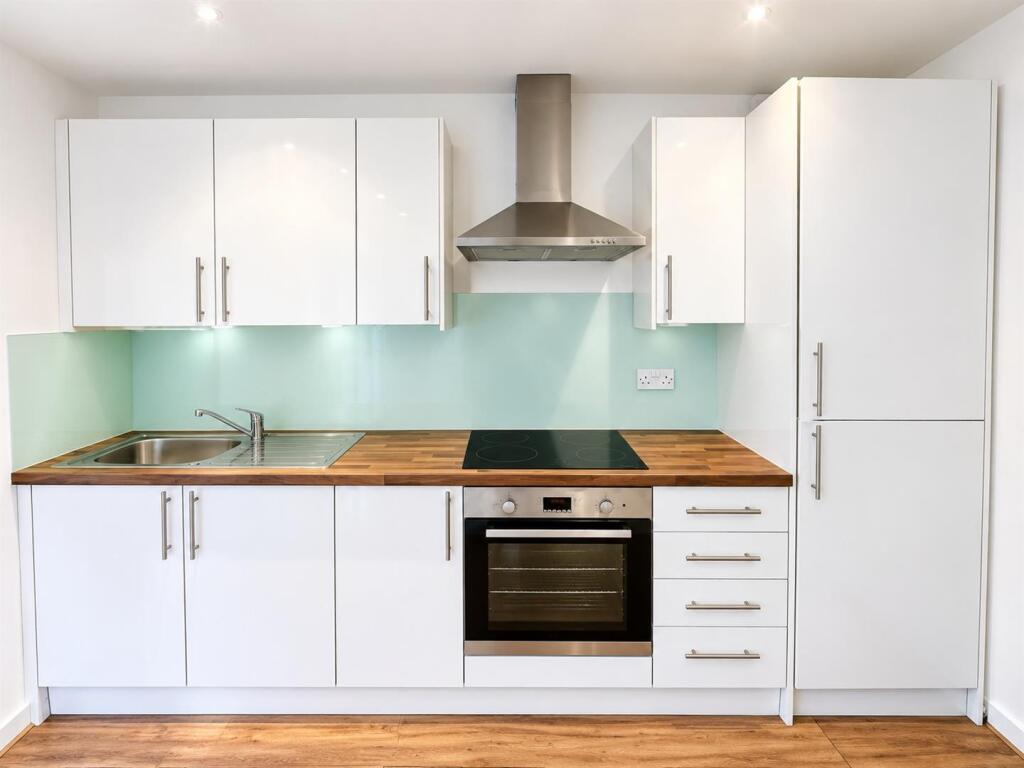 Apartment in Slough, Chalvey - View 3