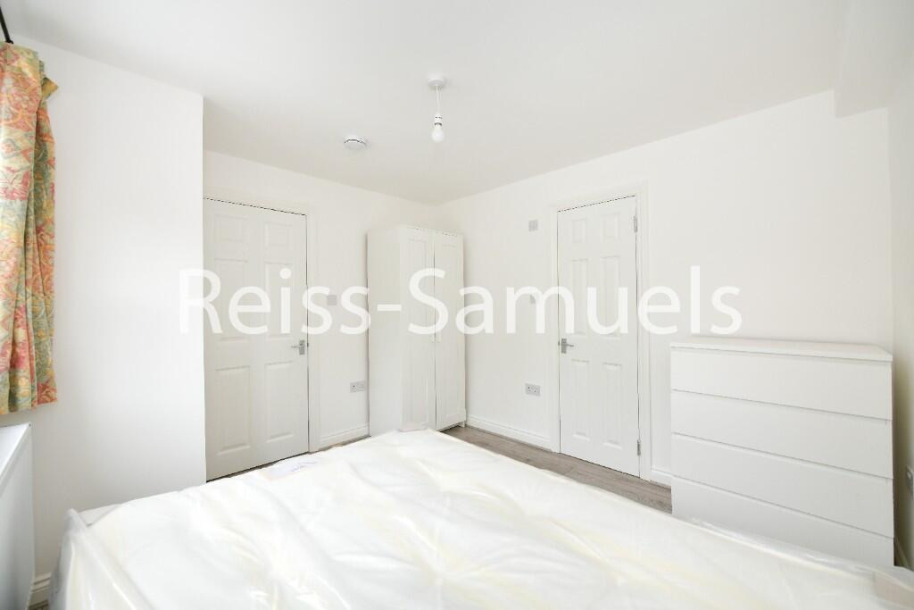 5 bedroom terraced house for rent