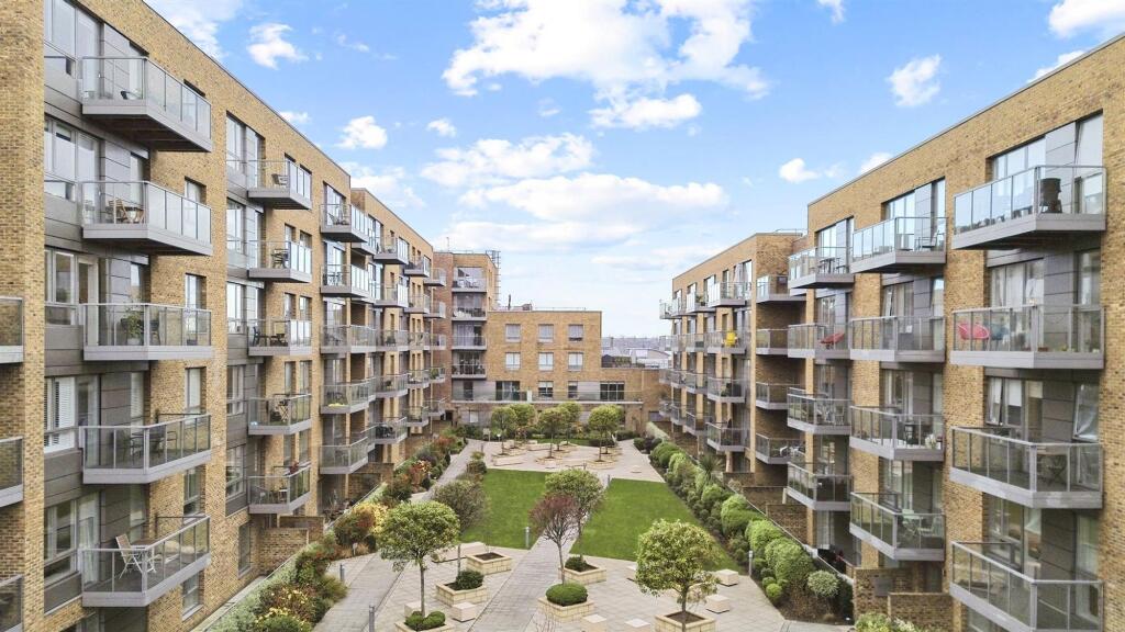 Main image of property: Purser Court, Smithfield Square, Hornsey, N8
