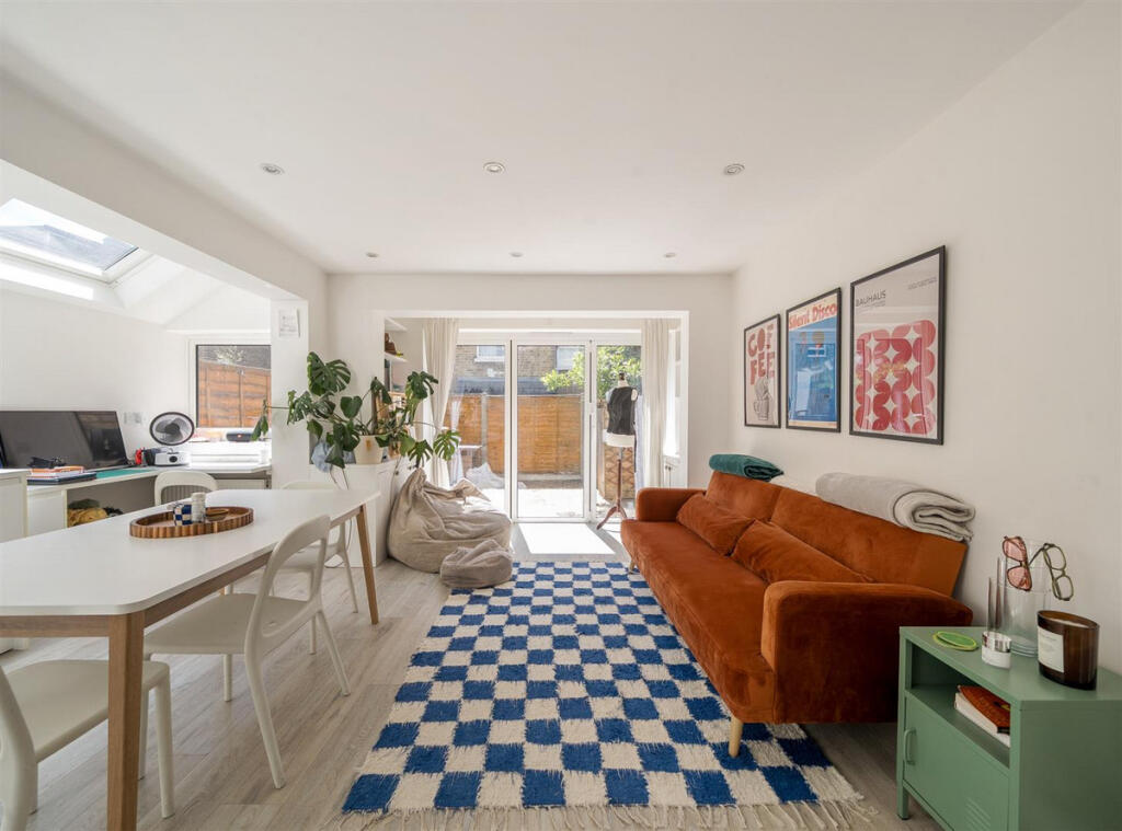 Apartment in London, Queen's Park - View 3