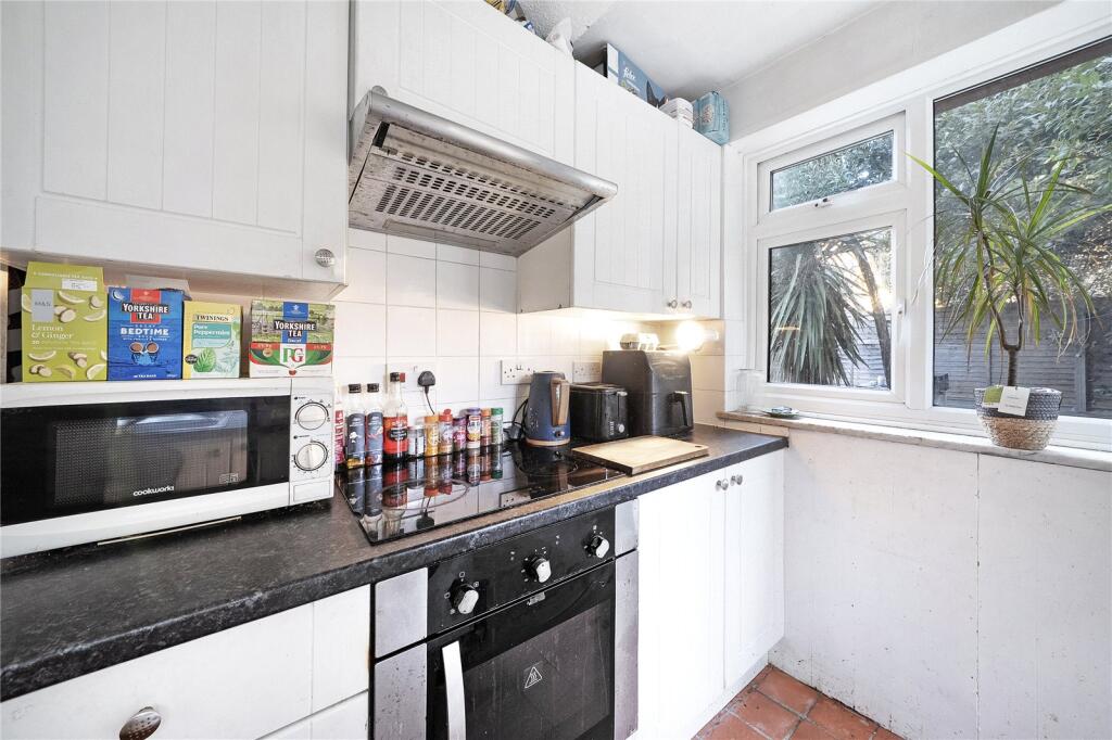 Pretoria Avenue, Walthamstow, London, E17 - View 6