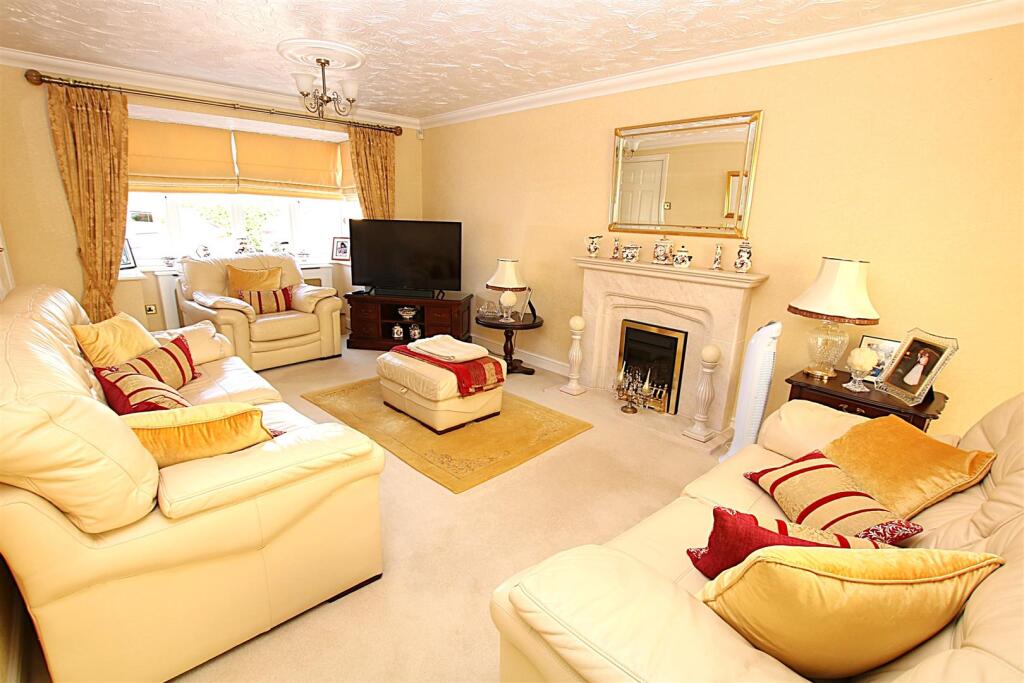 House in Wootton, Simpson Manor - View 3