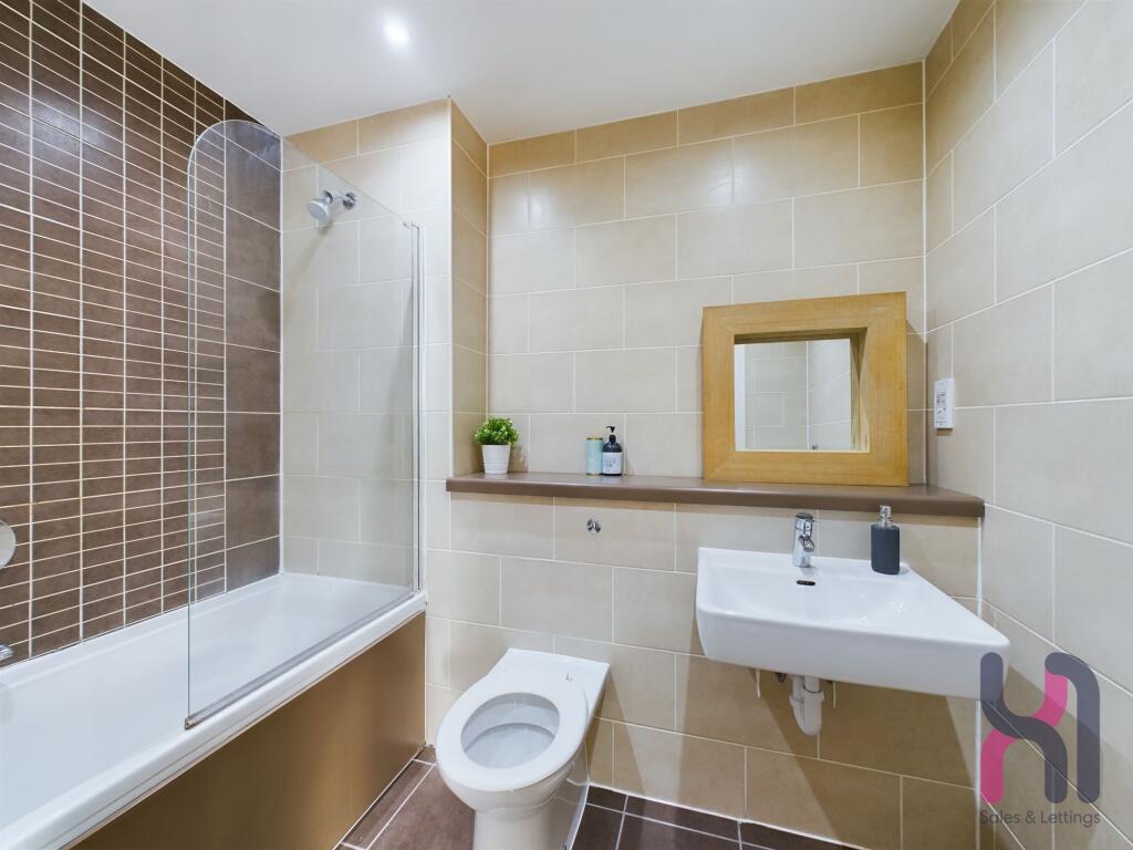 Apartment in Liverpool - More