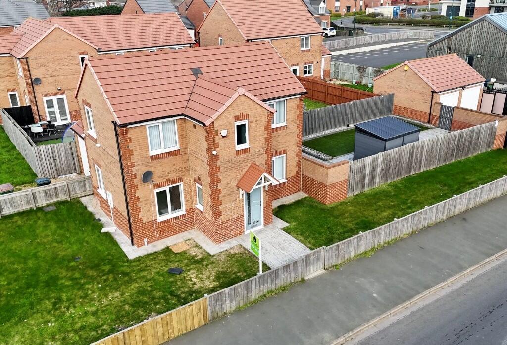 3-bed detached on Roseberry Road, Redcar, North Yorkshire, TS10, £200,000