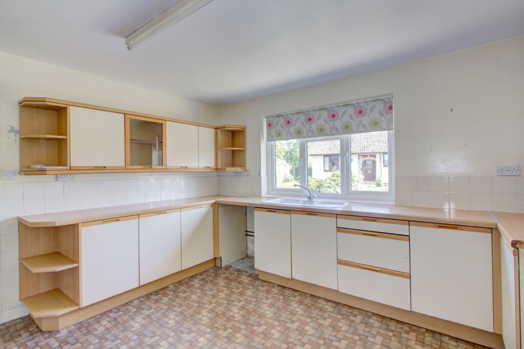 Close Lane, Marston, Devizes, Wiltshire, SN10 5SN photo 3