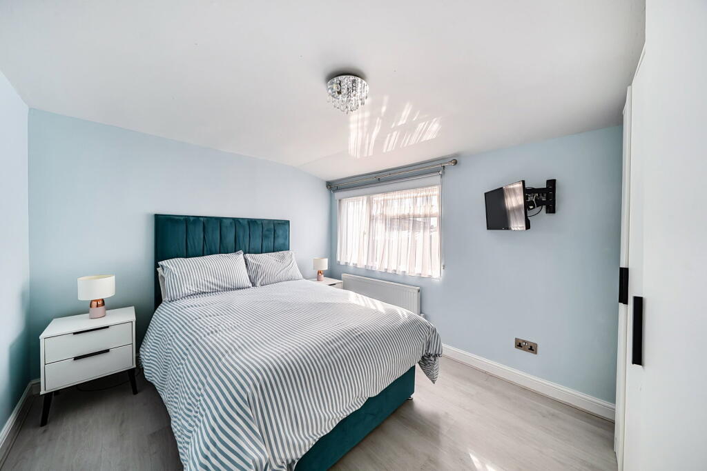 House in Slough - View 5