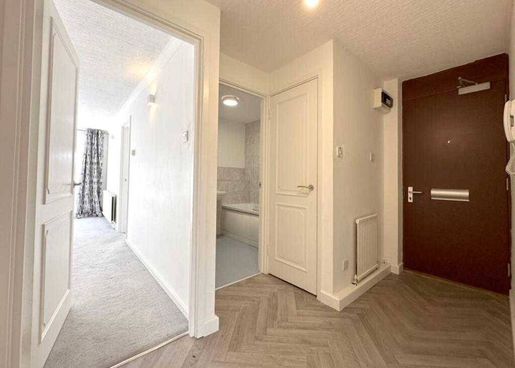 Apartment in Solihull, Shirley - View 4