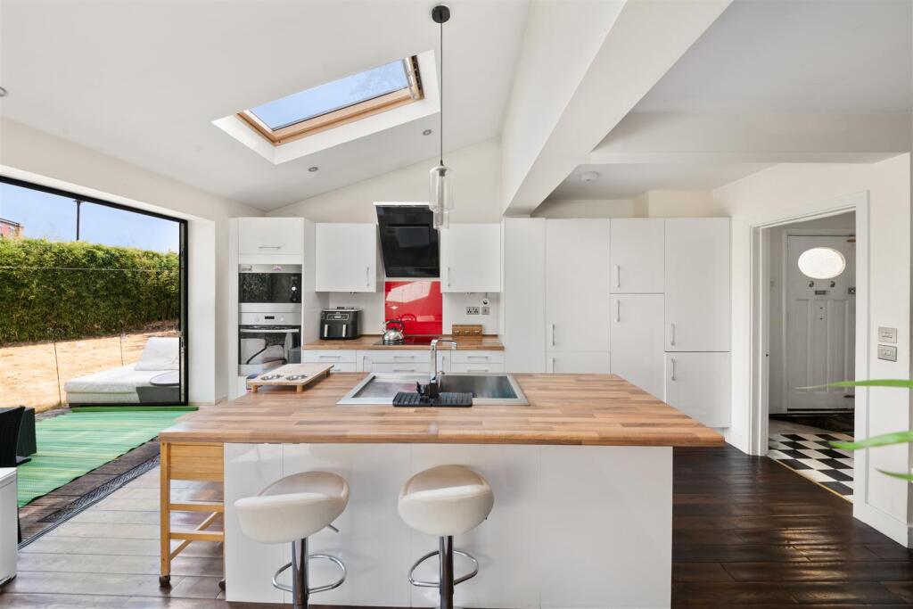 House in Twickenham - View 4