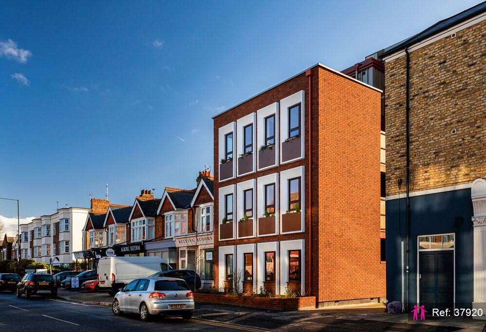 Apartment in London, Cottenham Park, Raynes Park - View 5