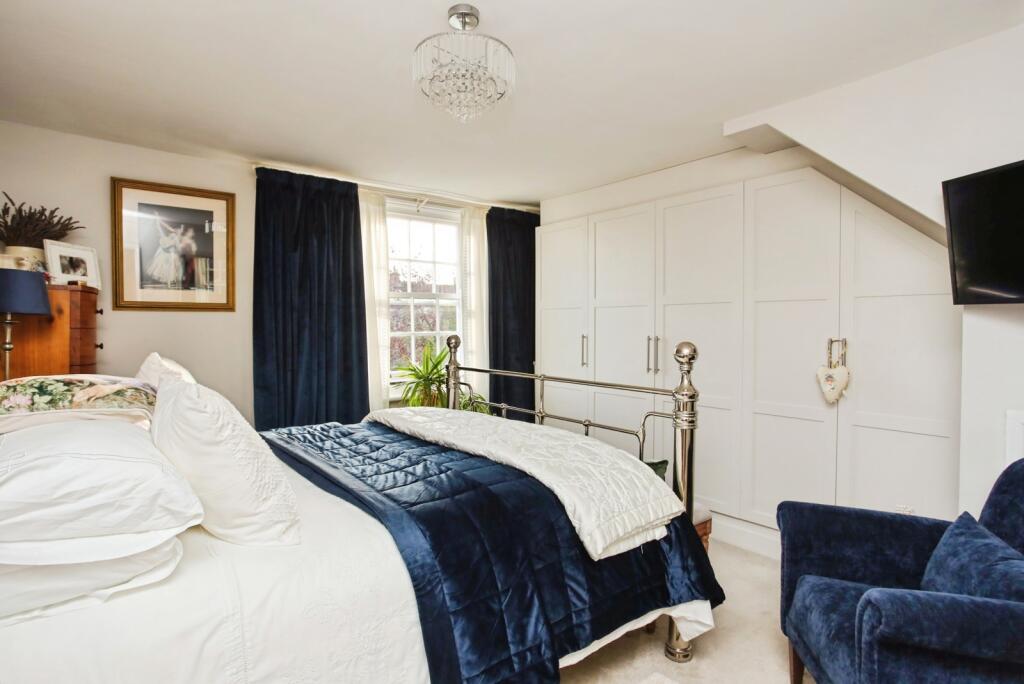 House in Tonbridge - More