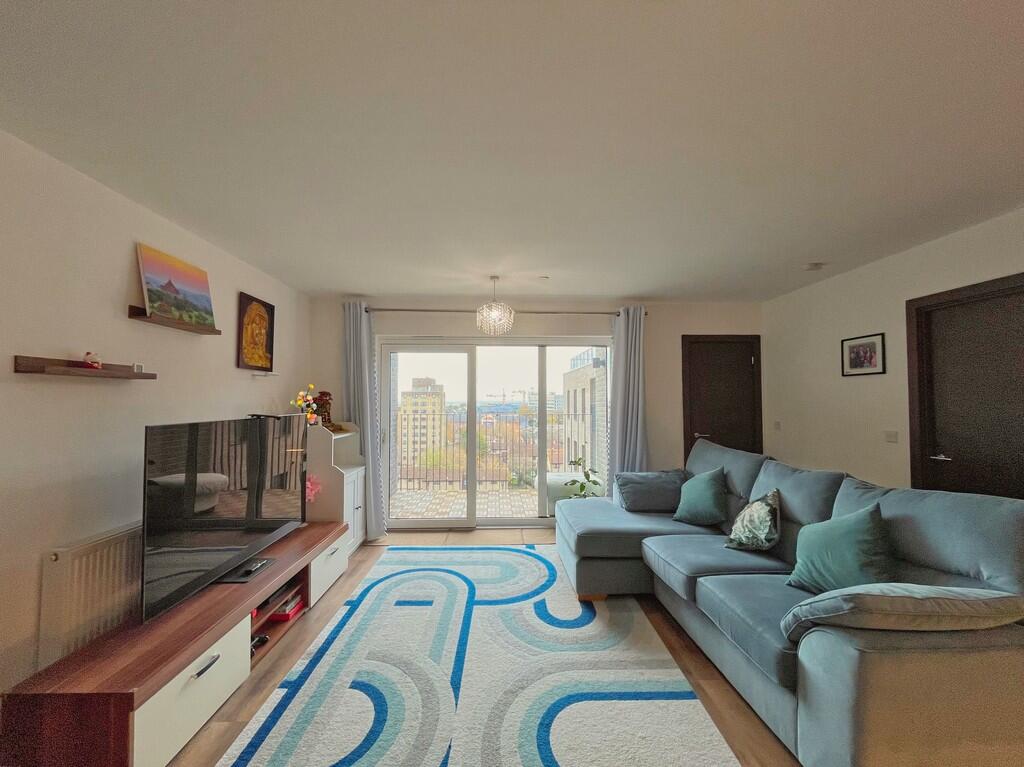 Main image of property: 27 Victoria Avenue, Southend On Sea