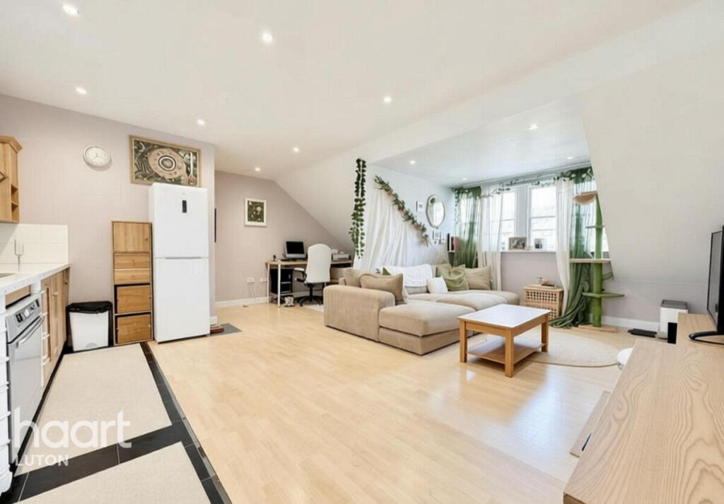 Apartment in Luton - View 4