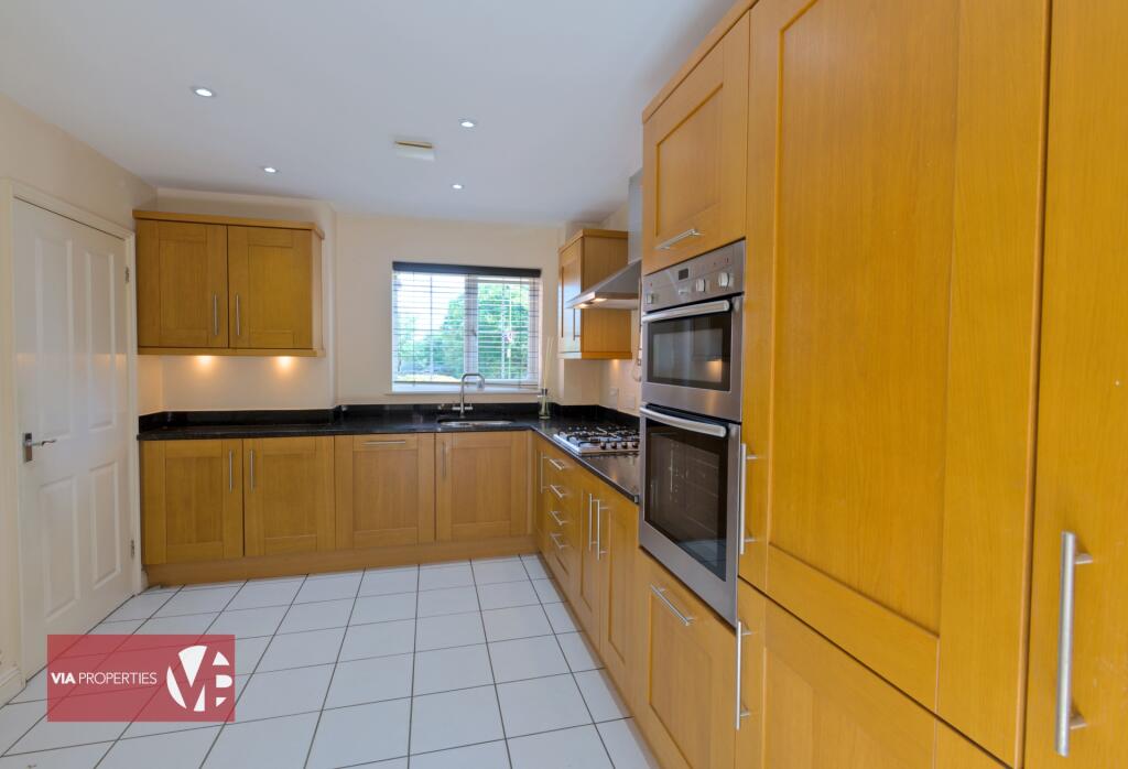 Harmonds Wood Close, Broxbourne, EN10 photo 3