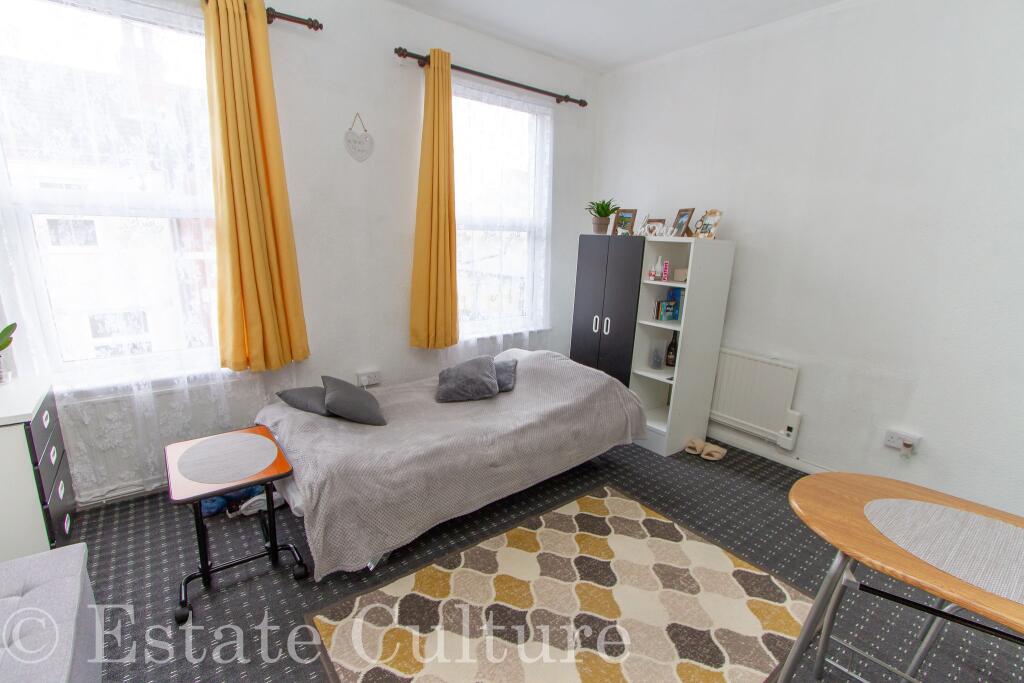 Apartment in Coventry, Paradise - View 4