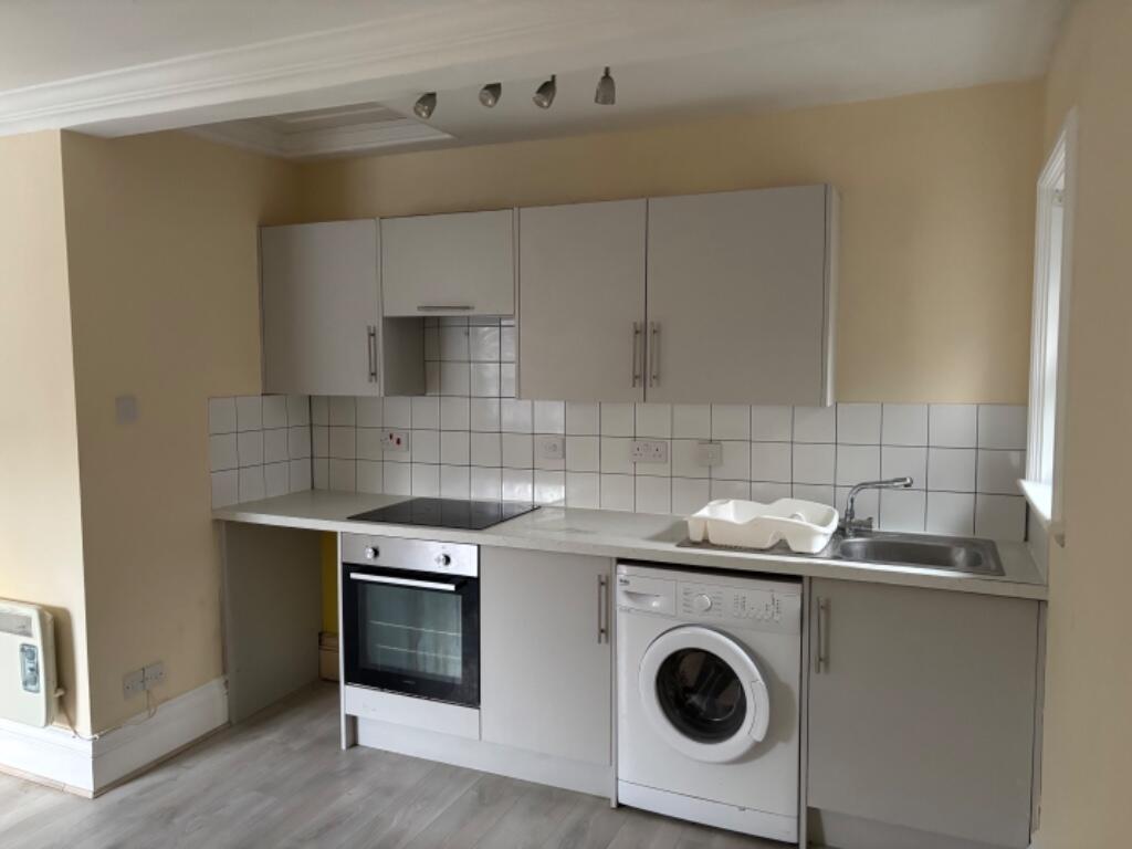 Hynes Court, SP11 photo 2