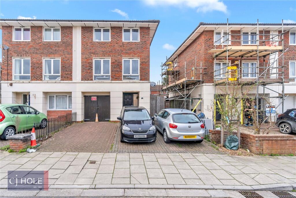 5 bedroom semi-detached house for rent