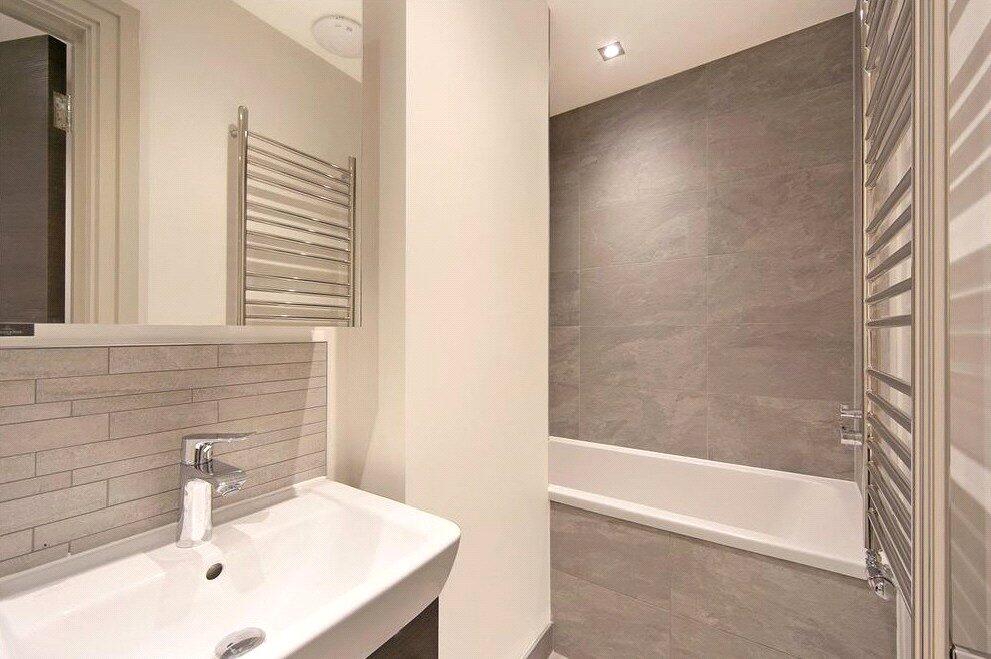 Apartment in London - More