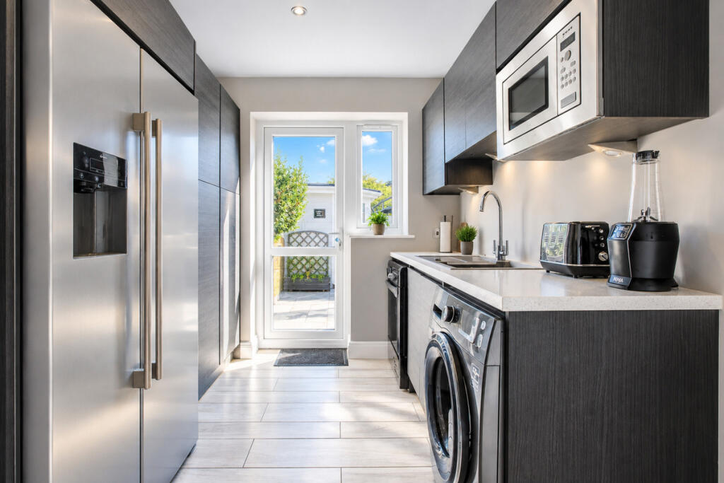 House in Southend-on-Sea - More