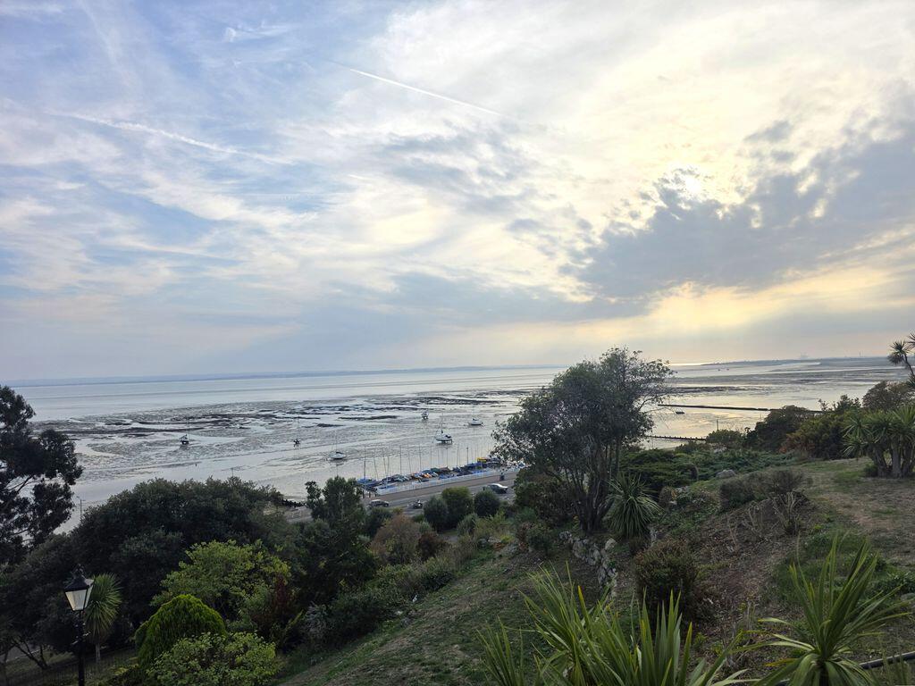 Apartment in Southend-on-Sea - More