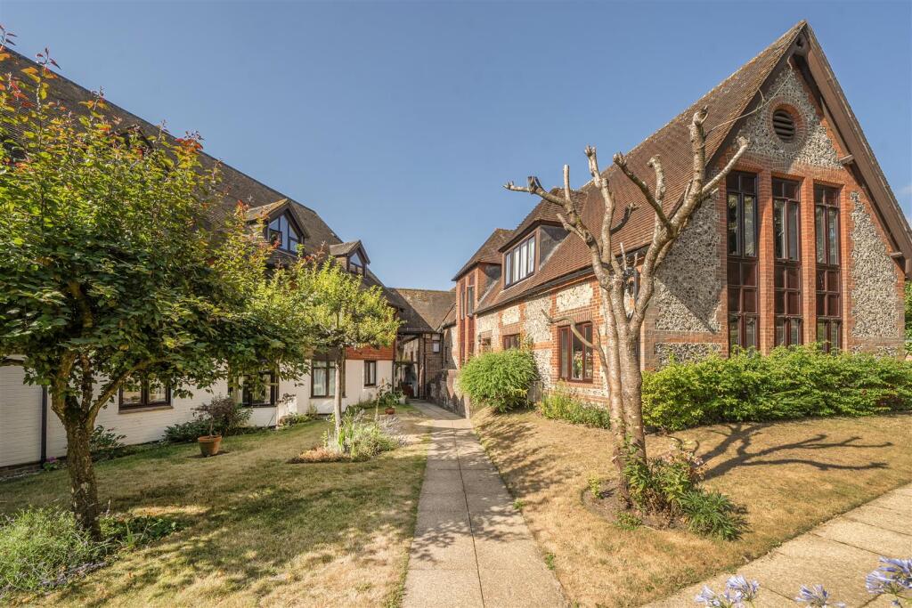 1-bed house on St Peters Court, Petersfield, Hampshire, £140,000